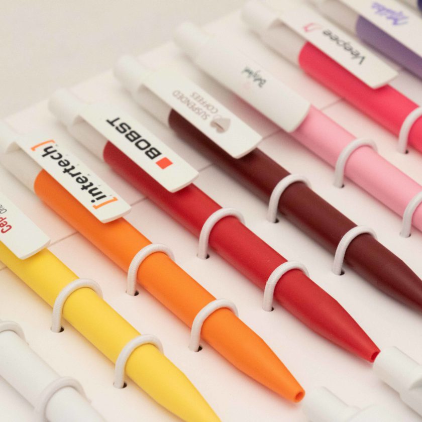 Penna antibatterica DOT clip e pulsante bianchi
